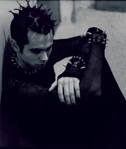 <img:http://i942.photobucket.com/albums/ad264/DiabolicalIntentions/goth-person-sitting-guy.jpg>