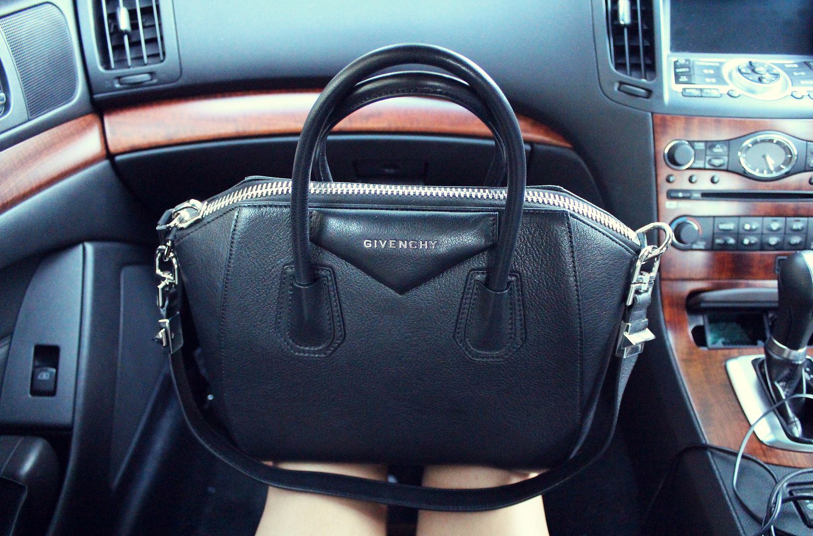  photo black-givenchy-antigona_zps71c85dce.jpg