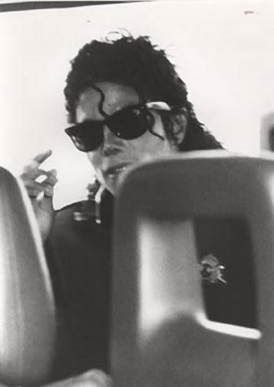 MJ-3-michael-jackson-17926795-396-559.jpg