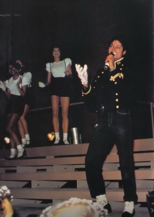 1984-Guinness-World-Records-Michael-Jackson-brooke-shields-8.jpg