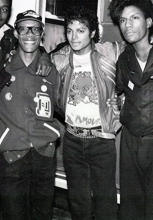 MICHAEL-michael-jackson-18376752-495-712.jpg