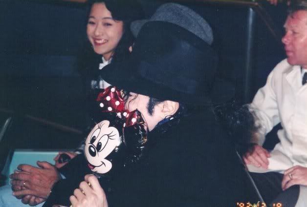 Michael-michael-jackson-18215690-628-424.jpg