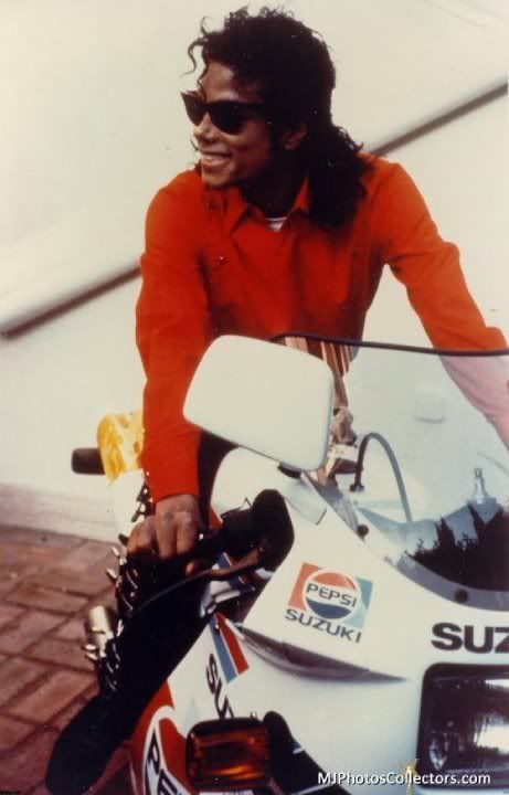 Michael-michael-jackson-18805768-461-720.jpg