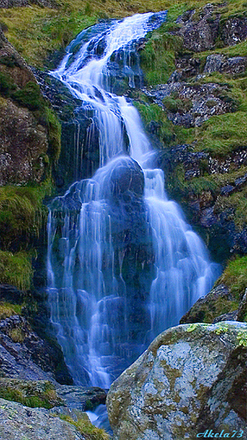 animated scenery photo: Waterfall sc2259.gif