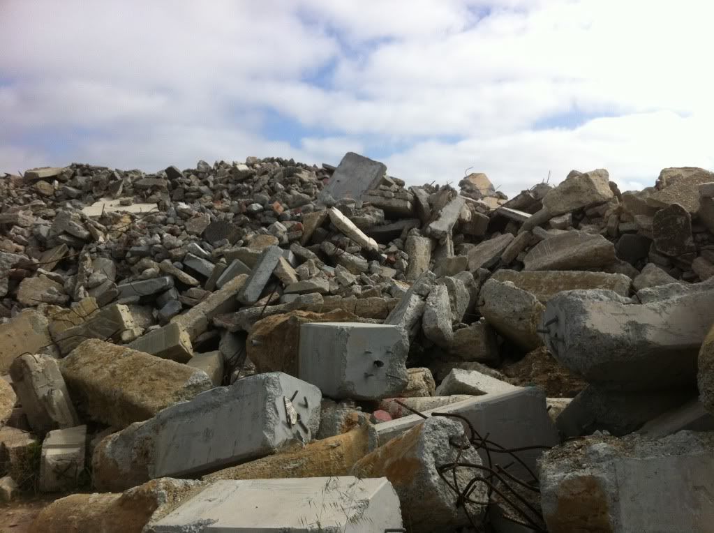 Dogs, like a kooikerhondje, are trained on various rubble piles so they are used to it.